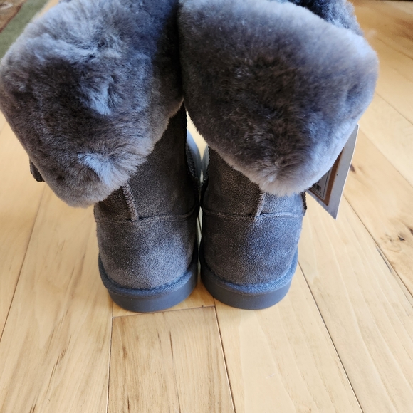 NEW ASPEN Ladies Suede Real Sheepskin Booties. Color- Charcoal, Size 7-8 - Picture 2 of 13